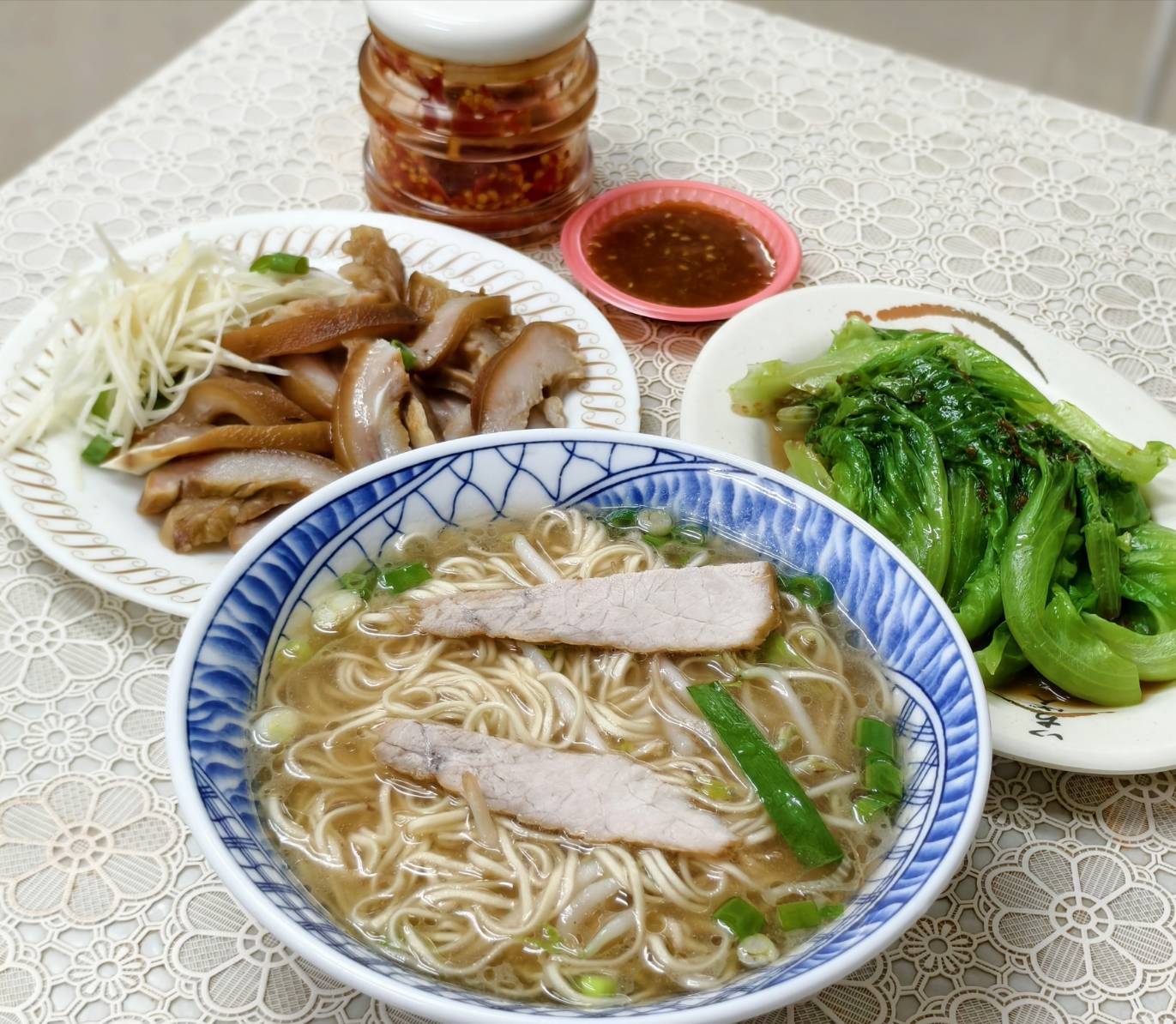 鹽埕美食 阿凡沙茶麻醬麵 午餐就能吃到切仔料,沒有空班橘線捷運美食 - 第79張圖