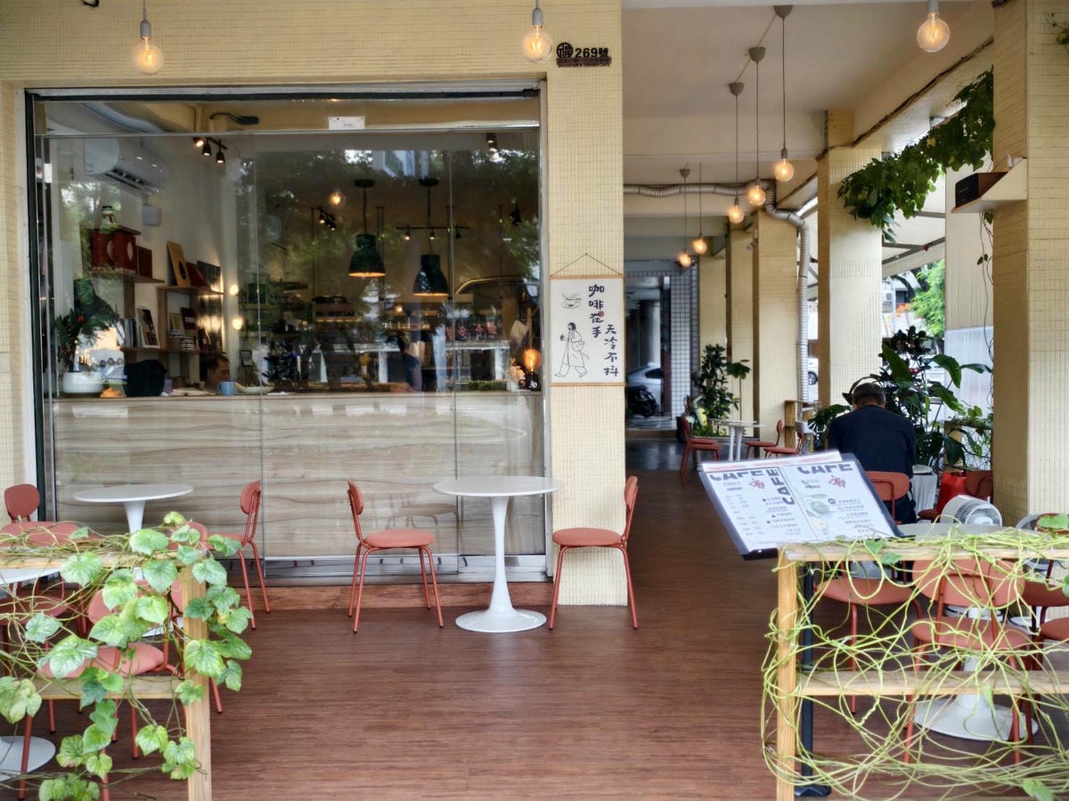 二日良咖啡,新興區寵物友善,推薦輕食與沙拉,聊天放空都適合,高雄美食 - 第20張圖