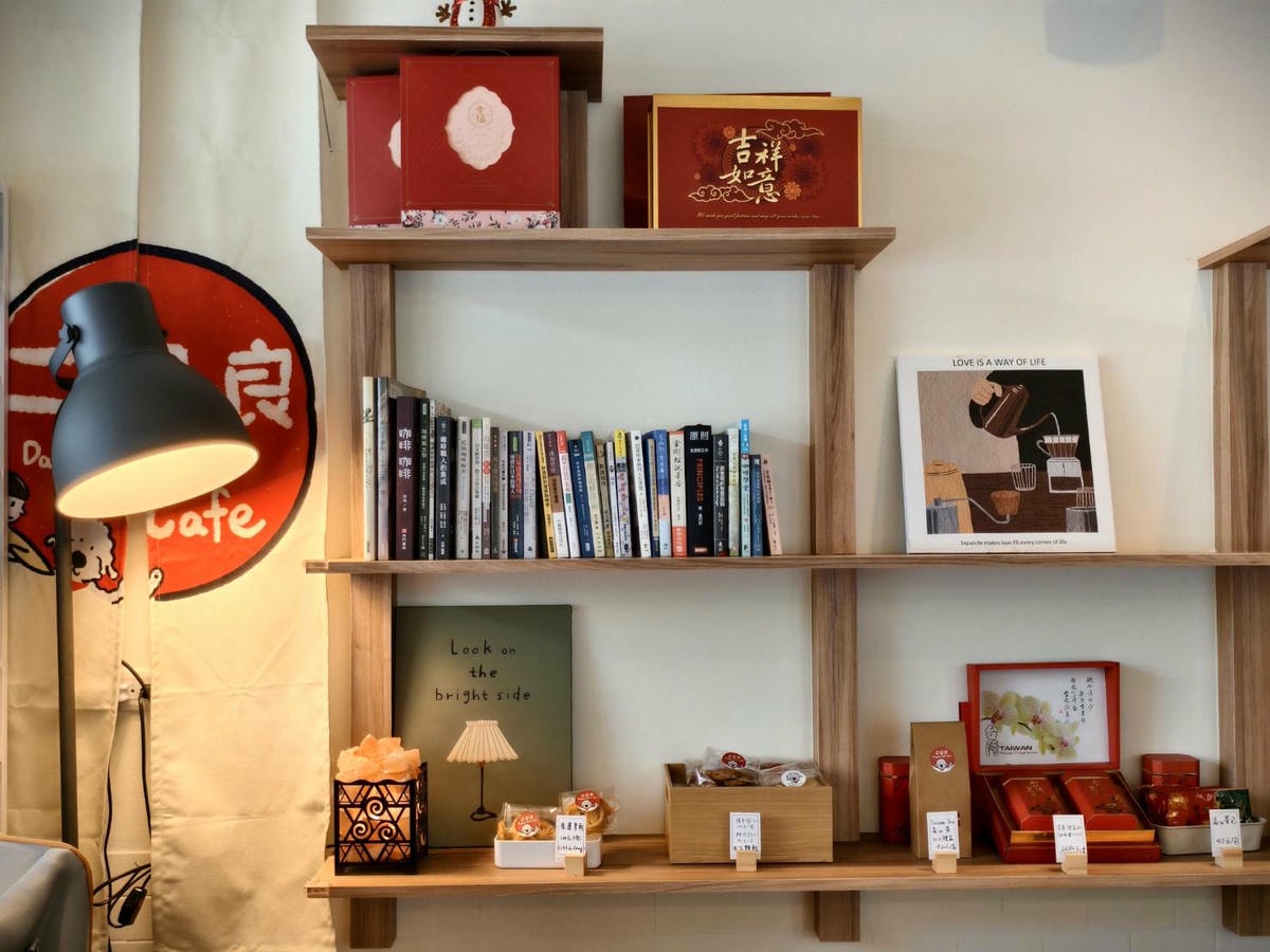 二日良咖啡,新興區寵物友善,推薦輕食與沙拉,聊天放空都適合,高雄美食 - 第21張圖
