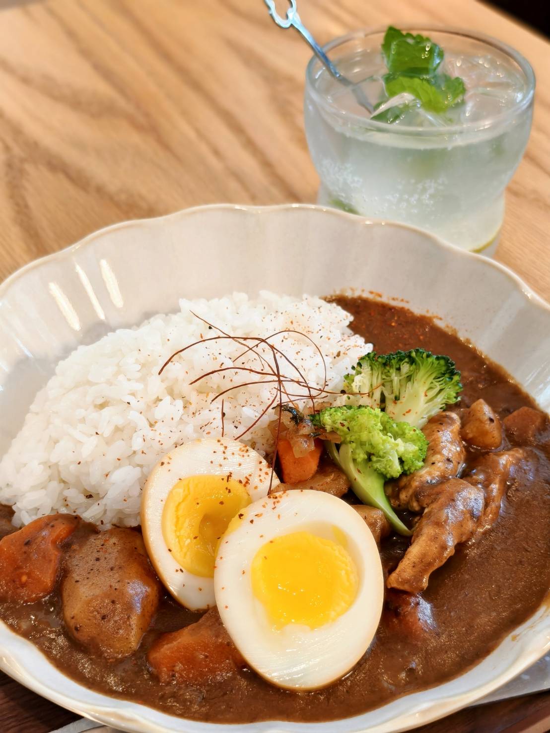 二日良咖啡,新興區寵物友善,推薦輕食與沙拉,聊天放空都適合,高雄美食 - 第35張圖