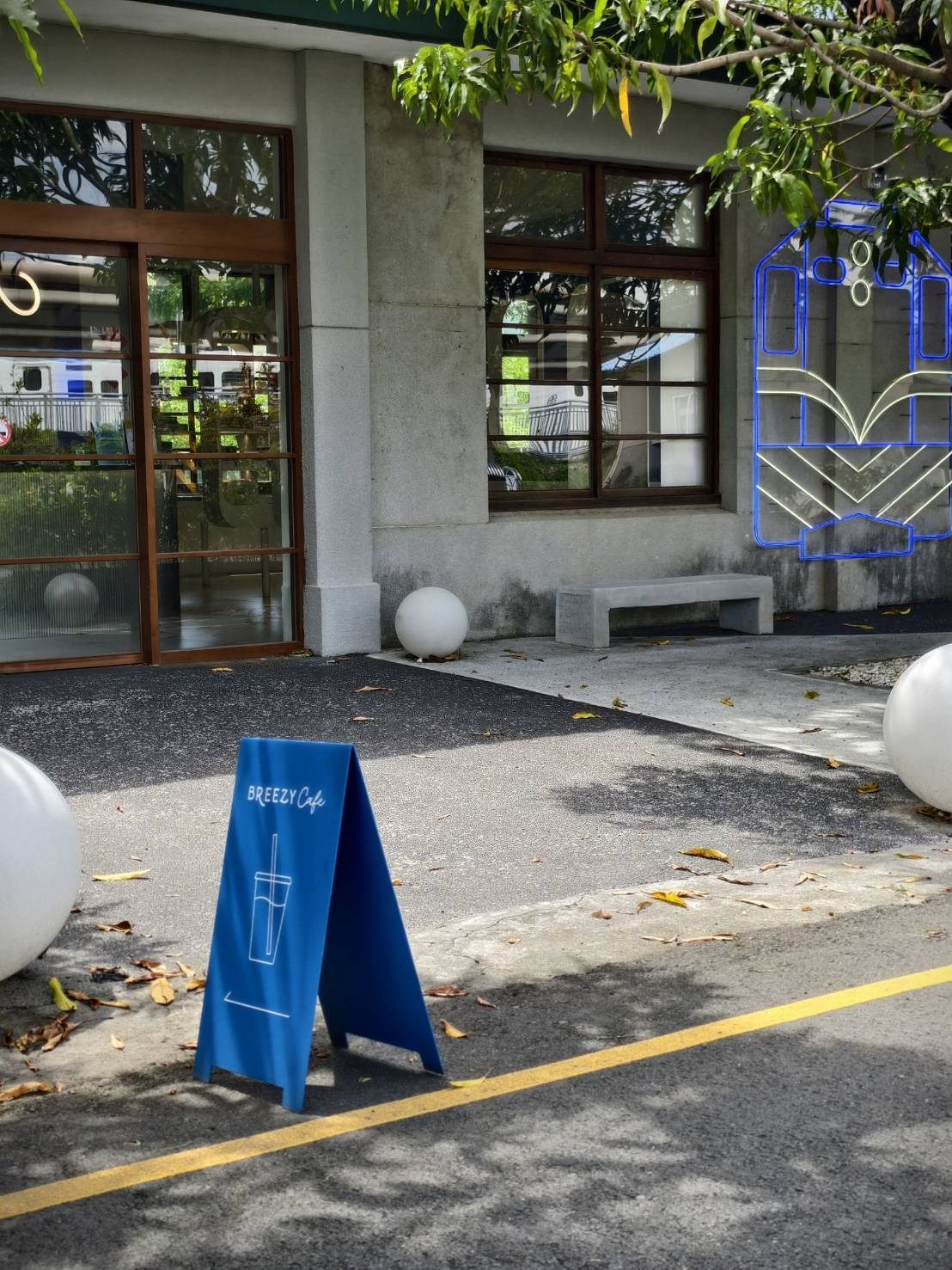 藍皮意象館與枋寮彩虹藝鐵園區,是屏東枋寮推薦的隱藏版景點,悠閒旅遊路線 - 第76張圖