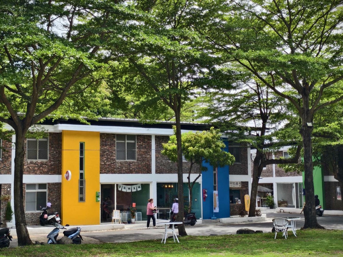 藍皮意象館與枋寮彩虹藝鐵園區,是屏東枋寮推薦的隱藏版景點,悠閒旅遊路線 - 第88張圖