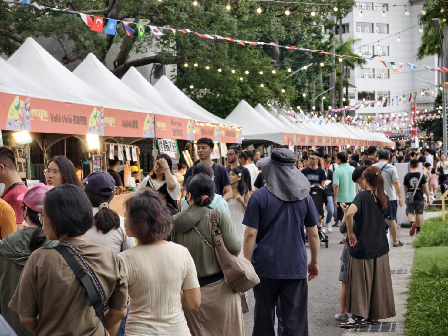 2025世界在屏東,10/10~10/12在屏東公園盛大舉辦,吃喝玩樂通通有,集點兌換屏東限定魔術方塊 - 第52張圖