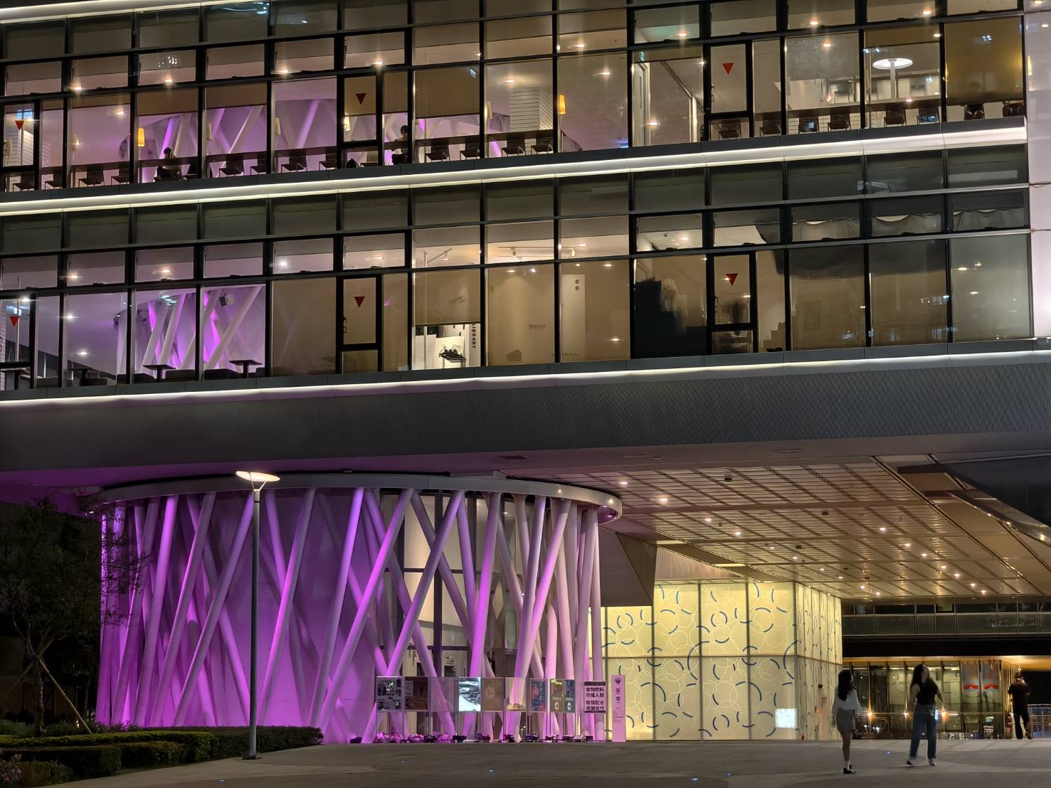 LIGHT UP 高雄 IN PINK,高雄6大地標,變成粉紅色系,高雄景點 - 第43張圖 LIGHT UP 高雄 IN PINK,高雄6大地標,變成粉紅色系,高雄景點