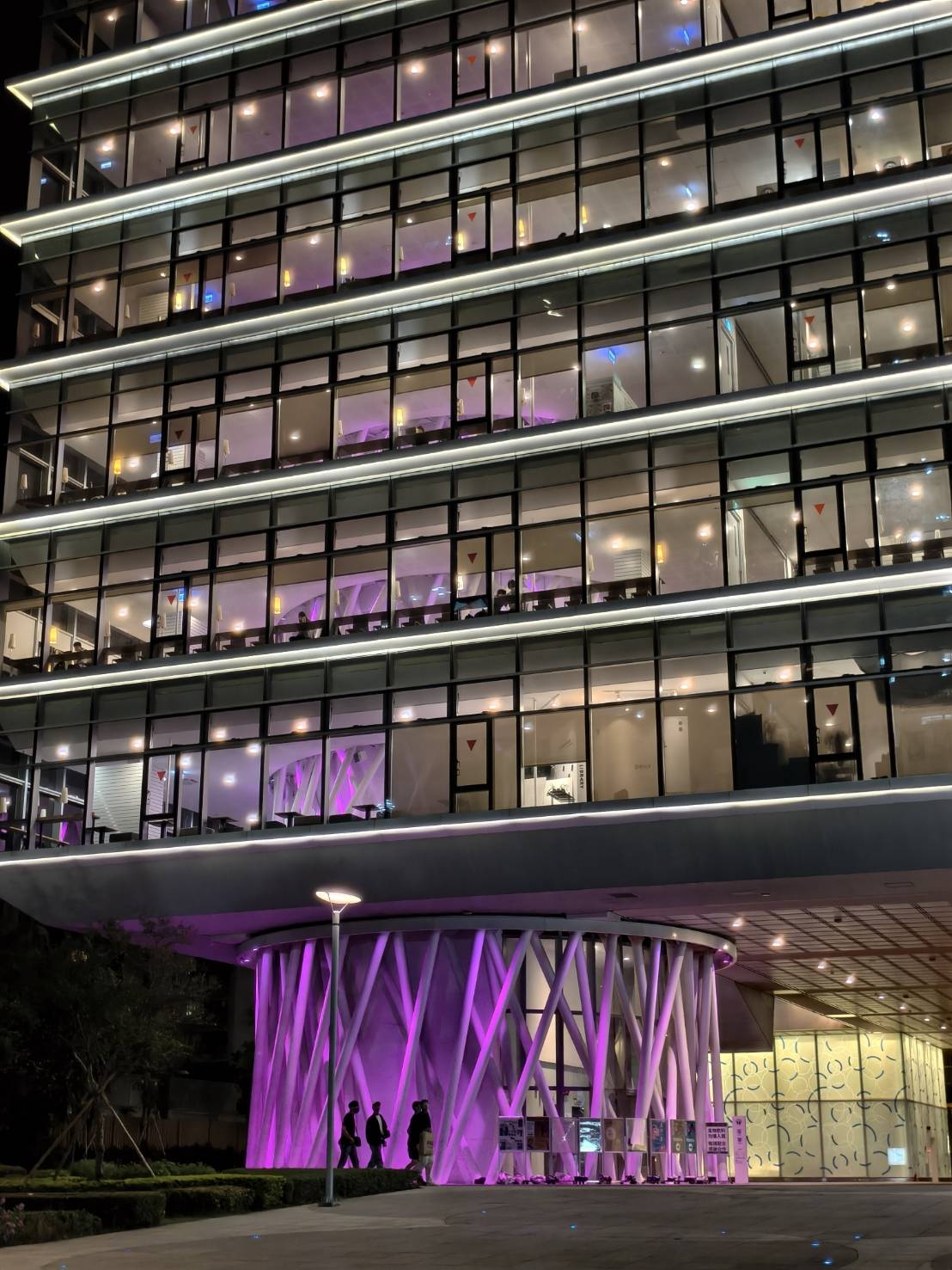 LIGHT UP 高雄 IN PINK,高雄6大地標,變成粉紅色系,高雄景點 - 第44張圖 LIGHT UP 高雄 IN PINK,高雄6大地標,變成粉紅色系,高雄景點