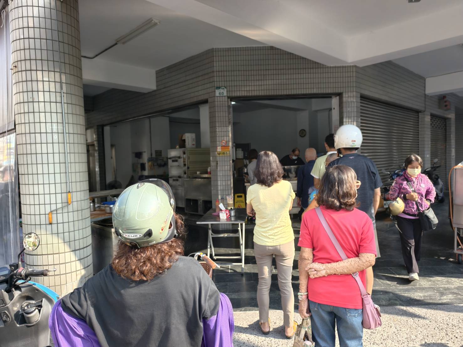 忠孝一路無名燒餅油條,手工傳統酥脆口感,原本在國民市場早餐老店 - 第4張圖