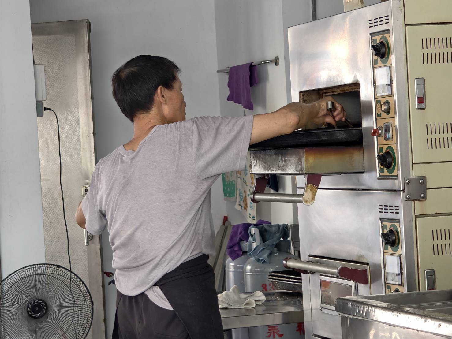 忠孝一路無名燒餅油條,手工傳統酥脆口感,原本在國民市場早餐老店 - 第5張圖