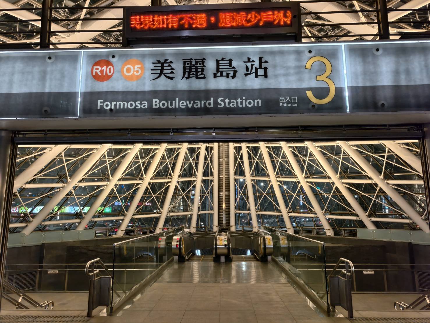 隱藏在南華商圈的老饕咖啡,主打手沖精品豆、飲品、手作甜點、義大利麵,捷運美食