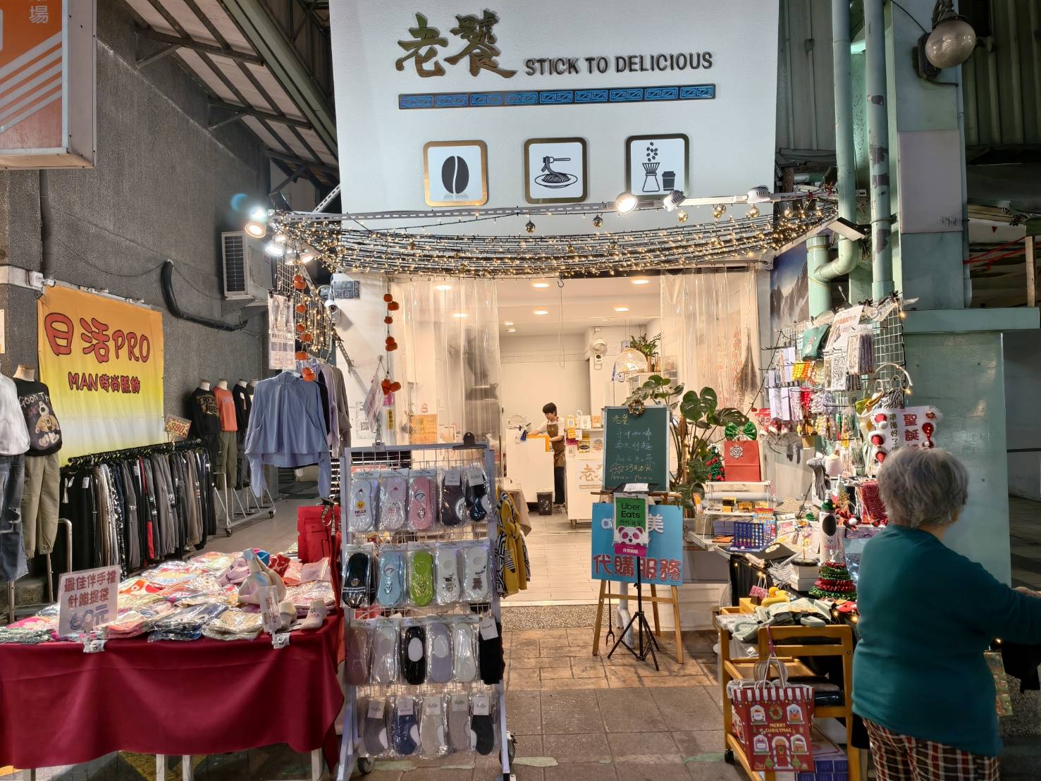 隱藏在南華商圈的老饕咖啡,主打手沖精品豆、飲品、手作甜點、義大利麵,捷運美食