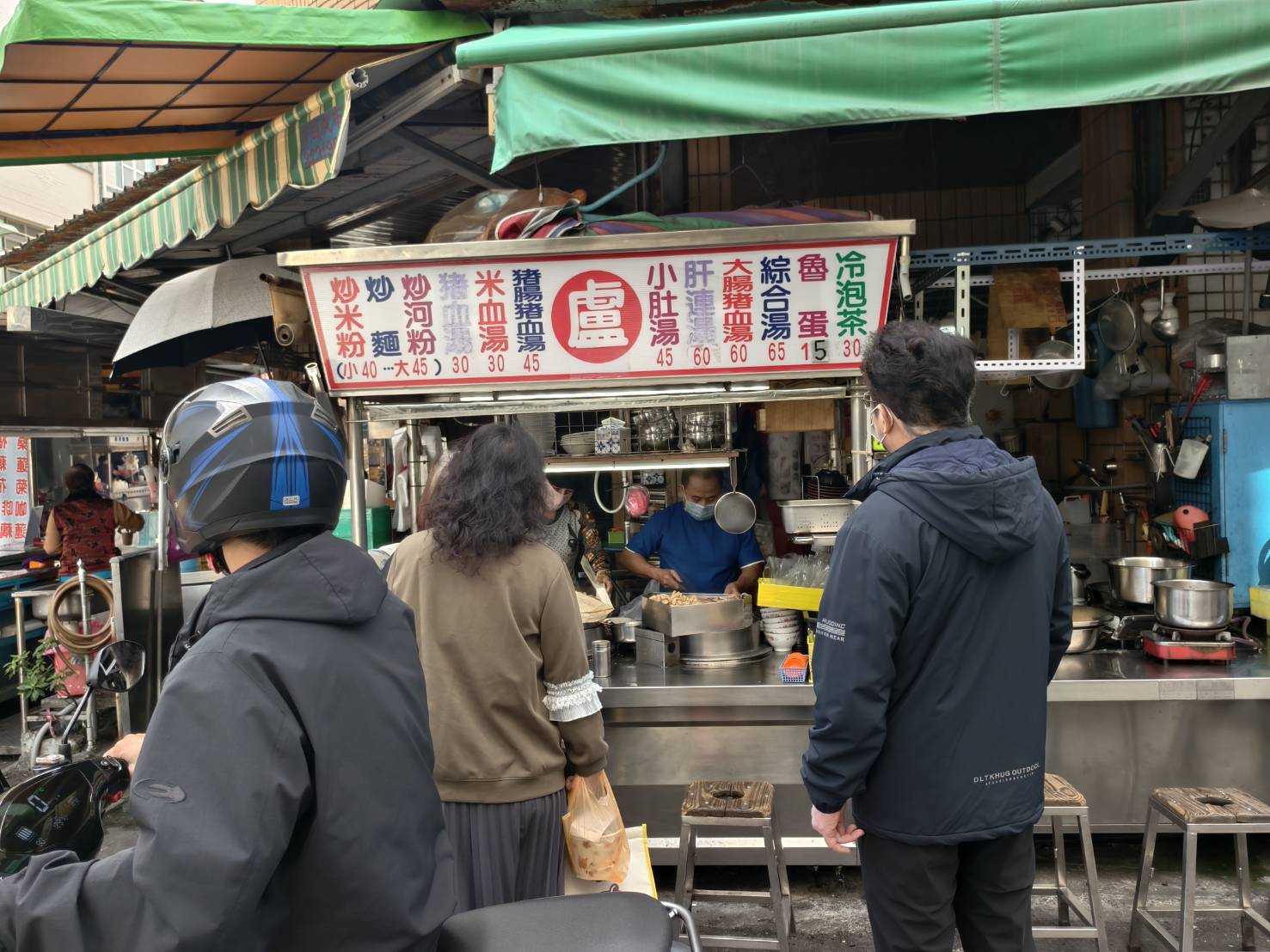 高雄中都美食,吳記廣式燒臘,中都炒米粉麵,好味全麥春捲,在地小吃