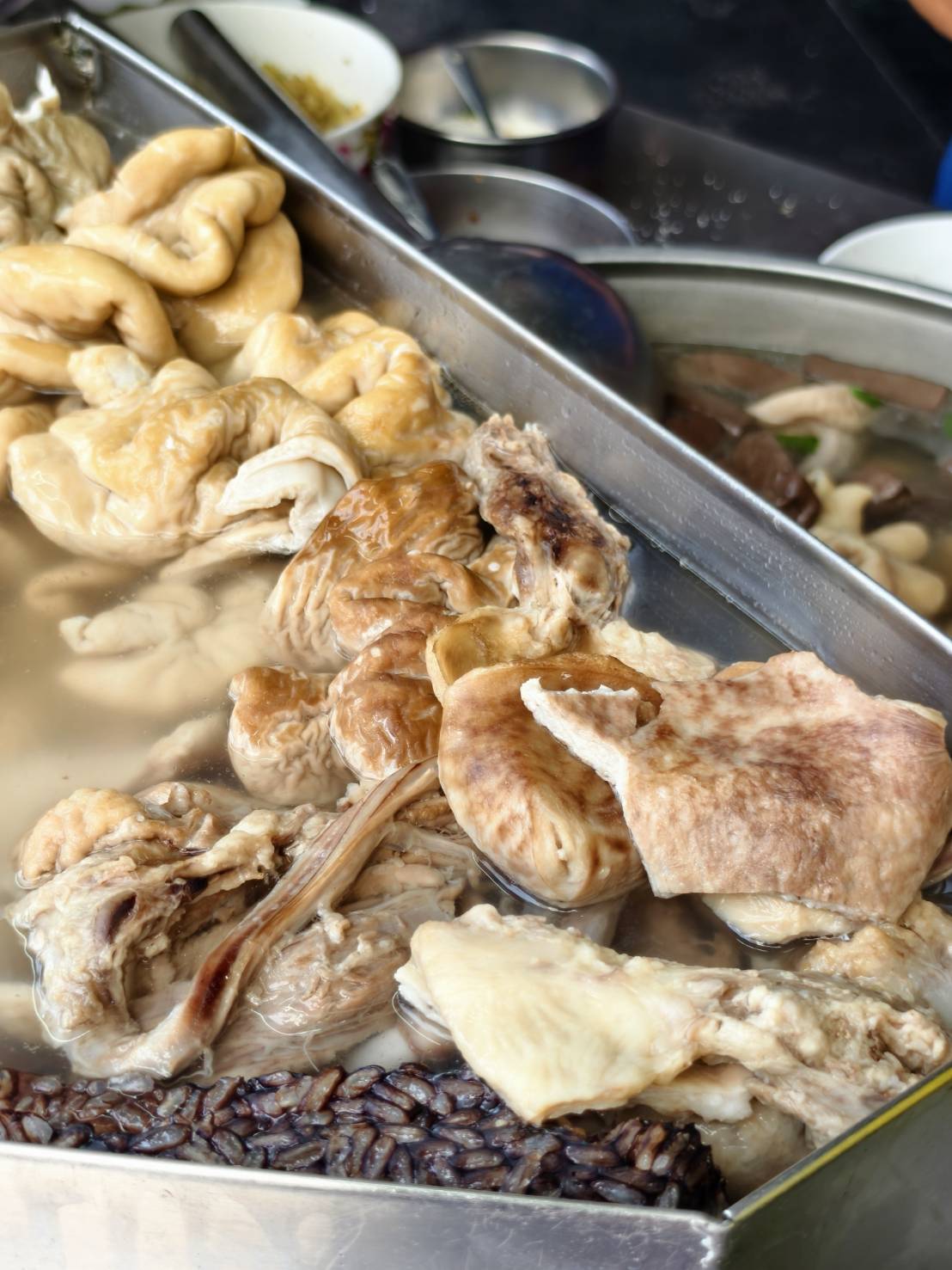 高雄中都美食,吳記廣式燒臘,中都炒米粉麵,好味全麥春捲,在地小吃