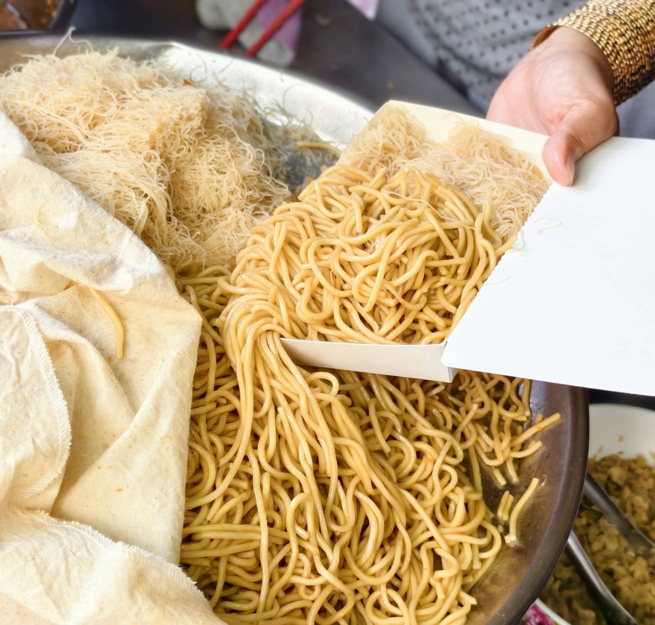 高雄中都美食,吳記廣式燒臘,中都炒米粉麵,好味全麥春捲,在地小吃