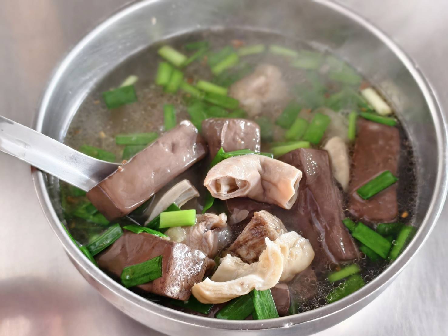 高雄中都美食,吳記廣式燒臘,中都炒米粉麵,好味全麥春捲,在地小吃