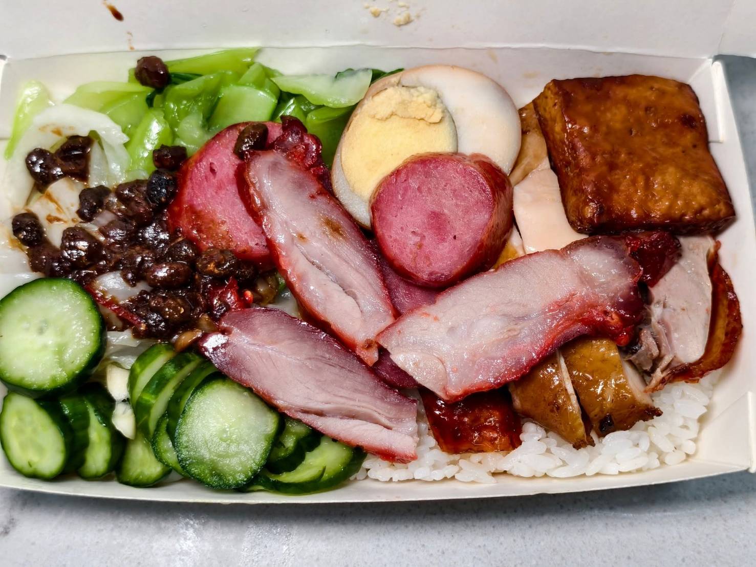 高雄中都美食,吳記廣式燒臘,中都炒米粉麵,好味全麥春捲,在地小吃