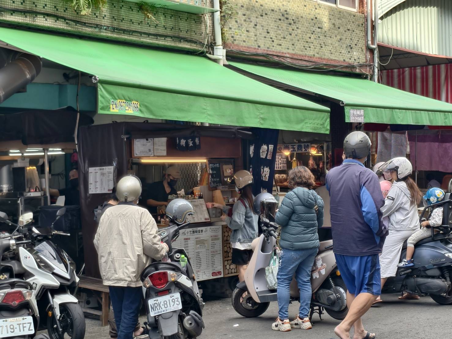 高雄中都美食,吳記廣式燒臘,中都炒米粉麵,好味全麥春捲,在地小吃