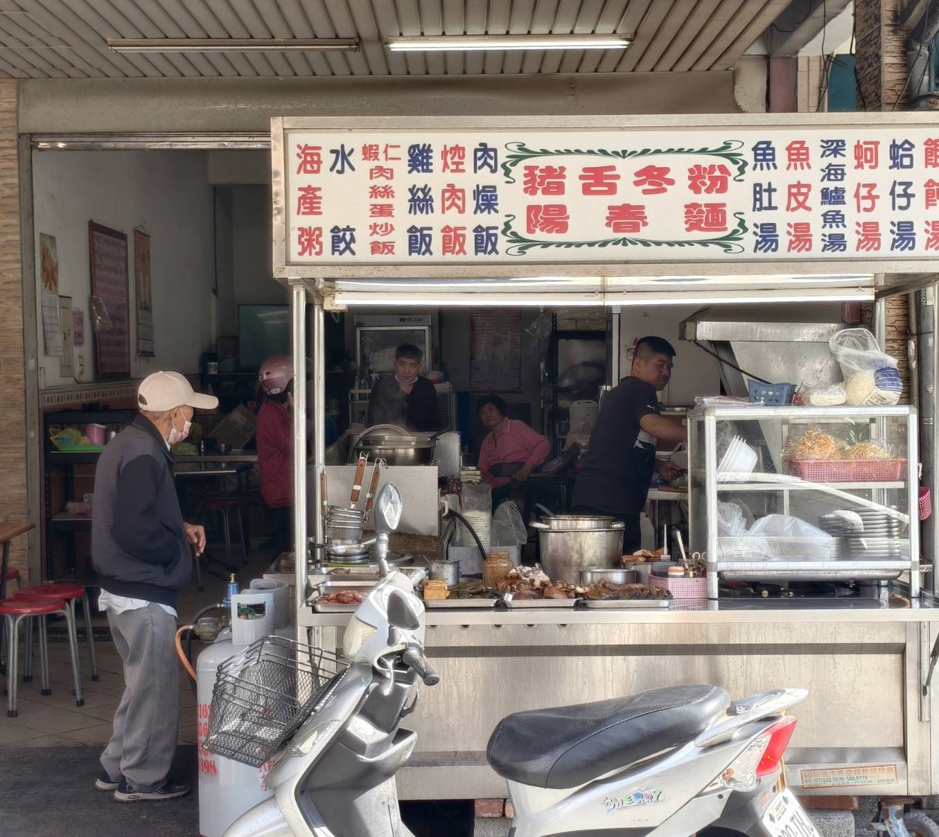 高雄中都美食,吳記廣式燒臘,中都炒米粉麵,好味全麥春捲,在地小吃