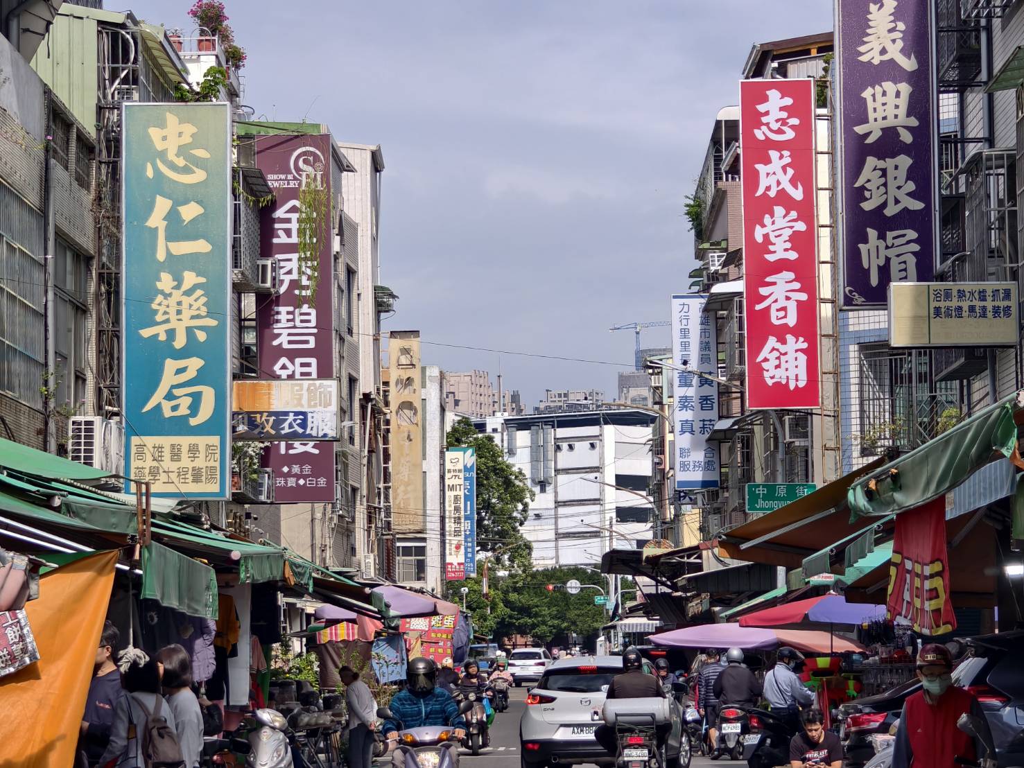 高雄中都美食,吳記廣式燒臘,中都炒米粉麵,好味全麥春捲,在地小吃