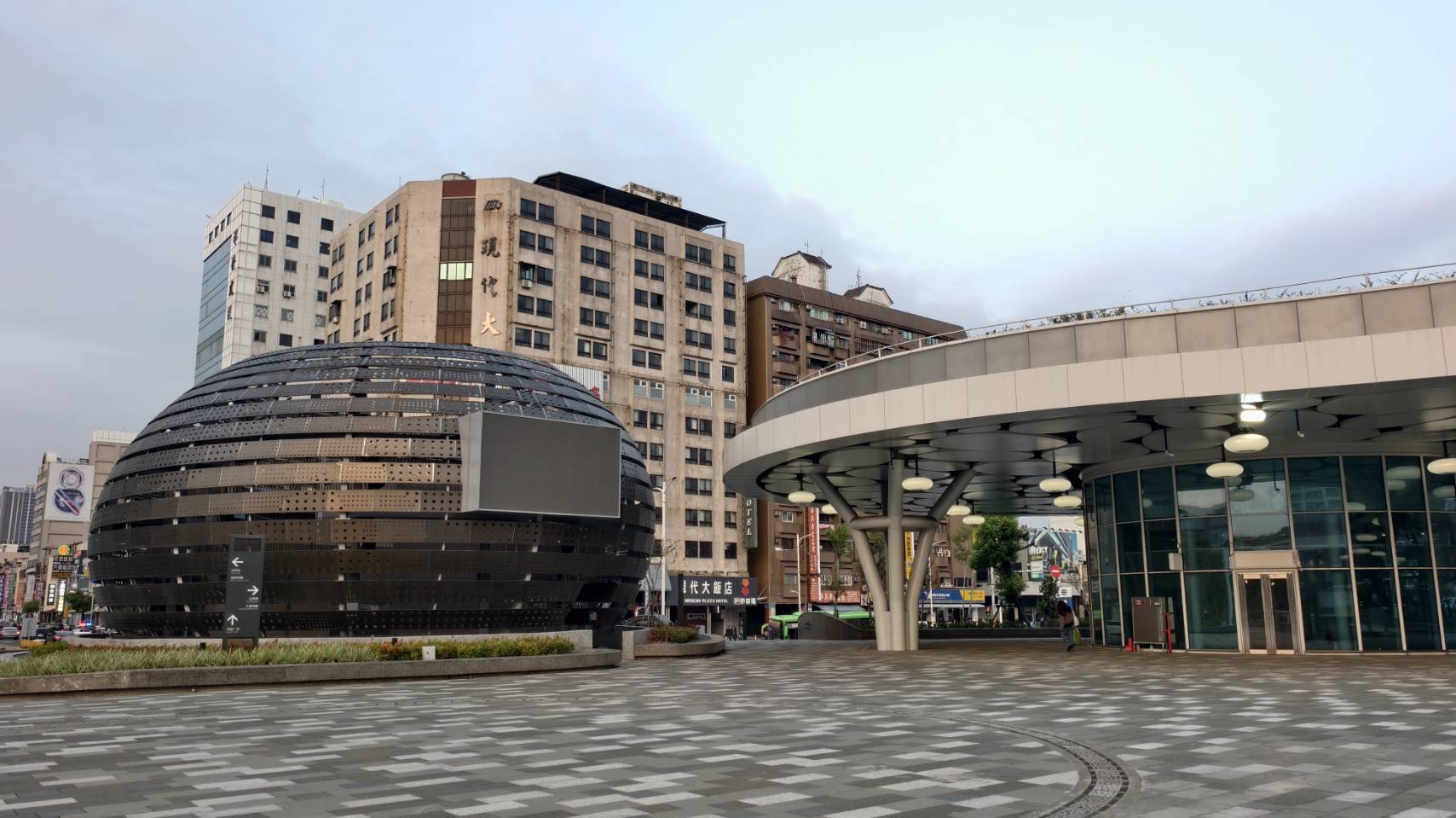 粵湘園便當位在高雄九如四路,建議先點三寶飯,三民區美食