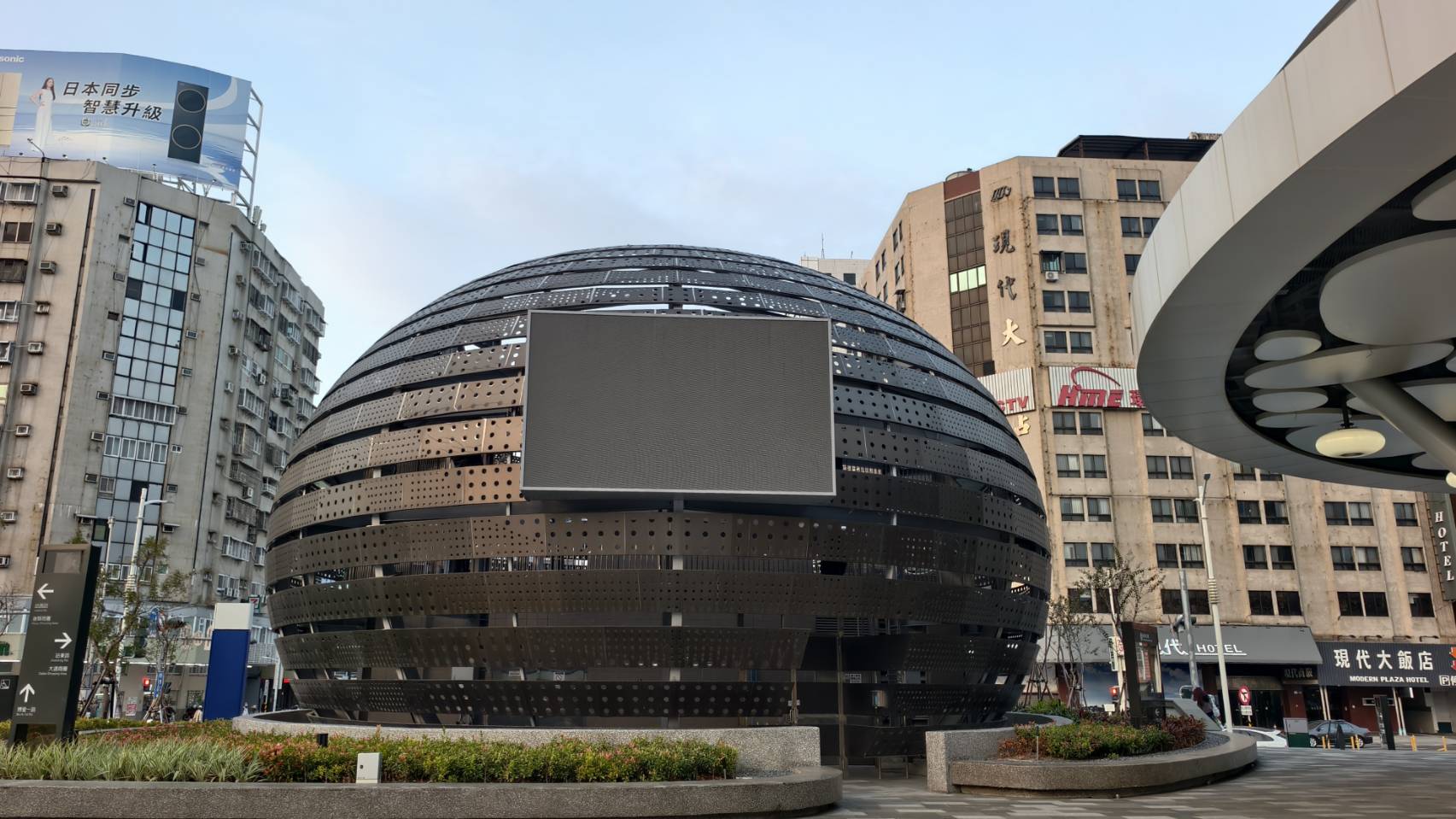 粵湘園便當位在高雄九如四路,建議先點三寶飯,三民區美食