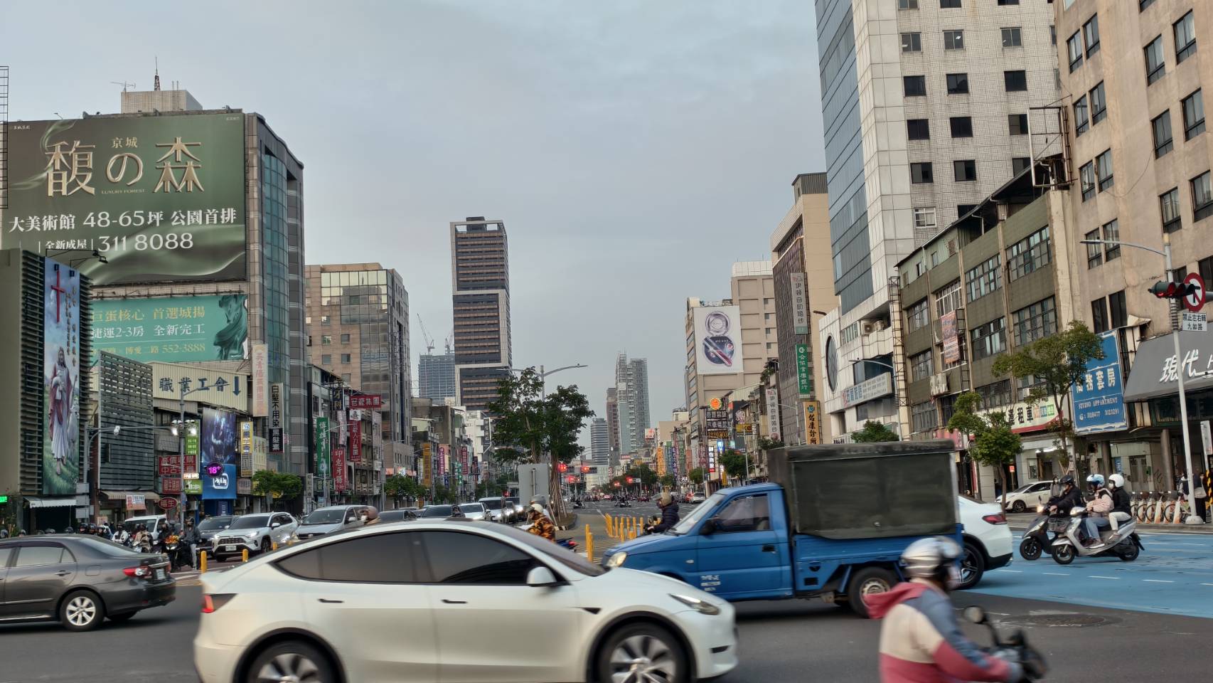 粵湘園便當位在高雄九如四路,建議先點三寶飯,三民區美食