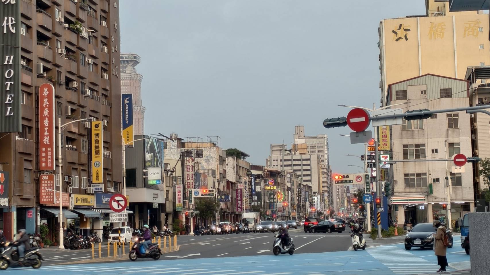粵湘園便當位在高雄九如四路,建議先點三寶飯,三民區美食
