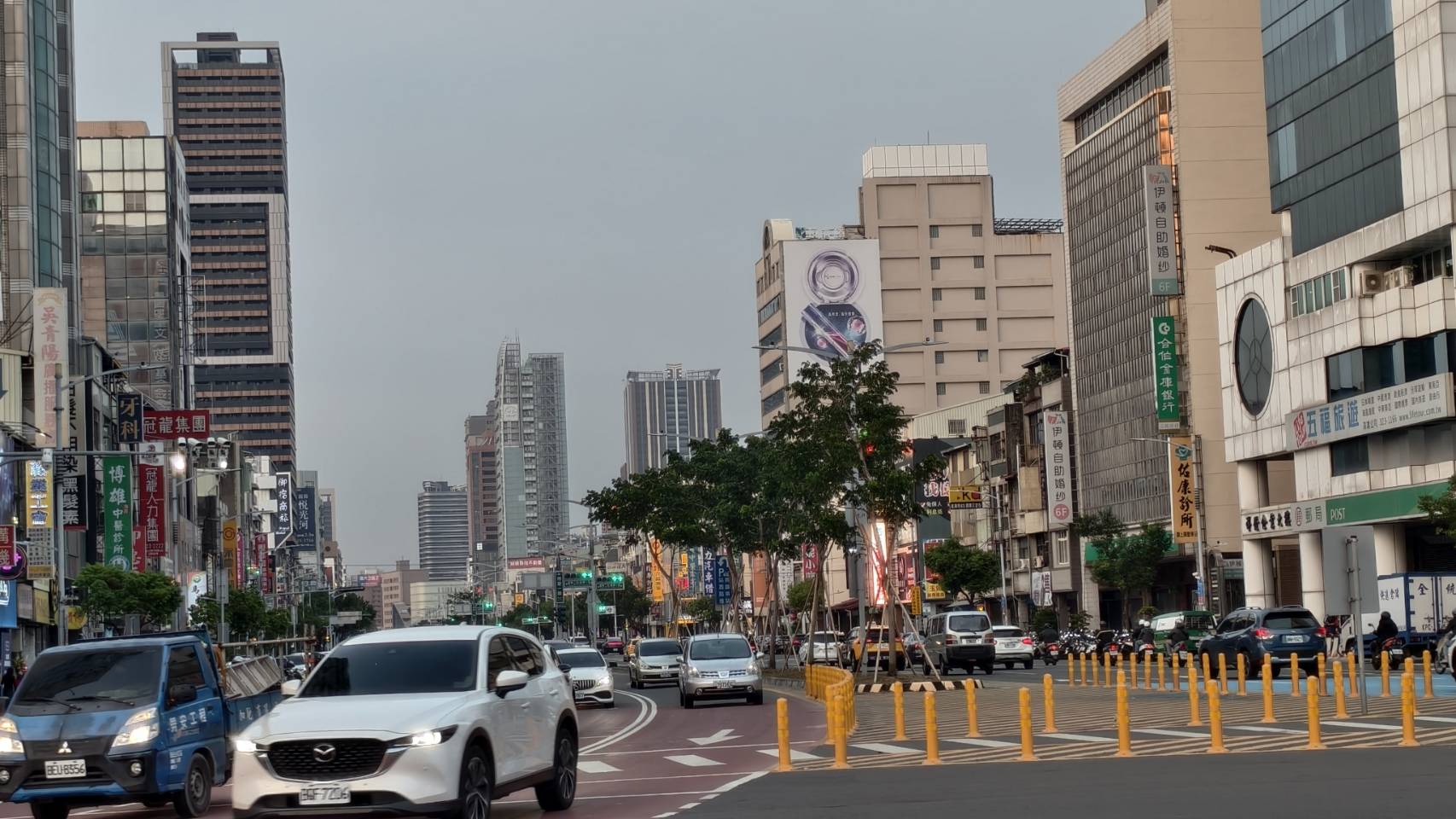 粵湘園便當位在高雄九如四路,建議先點三寶飯,三民區美食