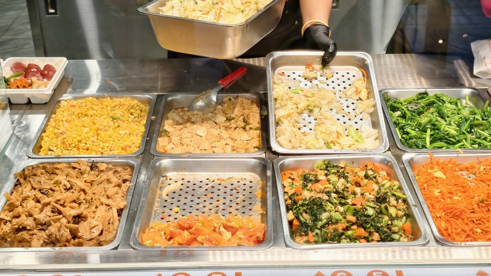 粵湘園便當位在高雄九如四路,建議先點三寶飯,三民區美食