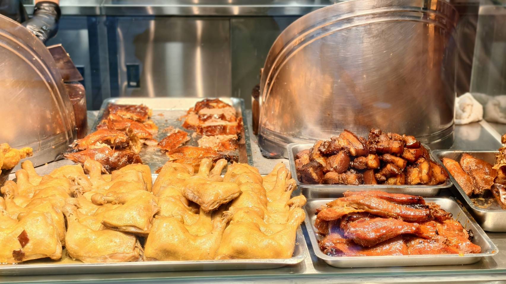 粵湘園便當位在高雄九如四路,建議先點三寶飯,三民區美食