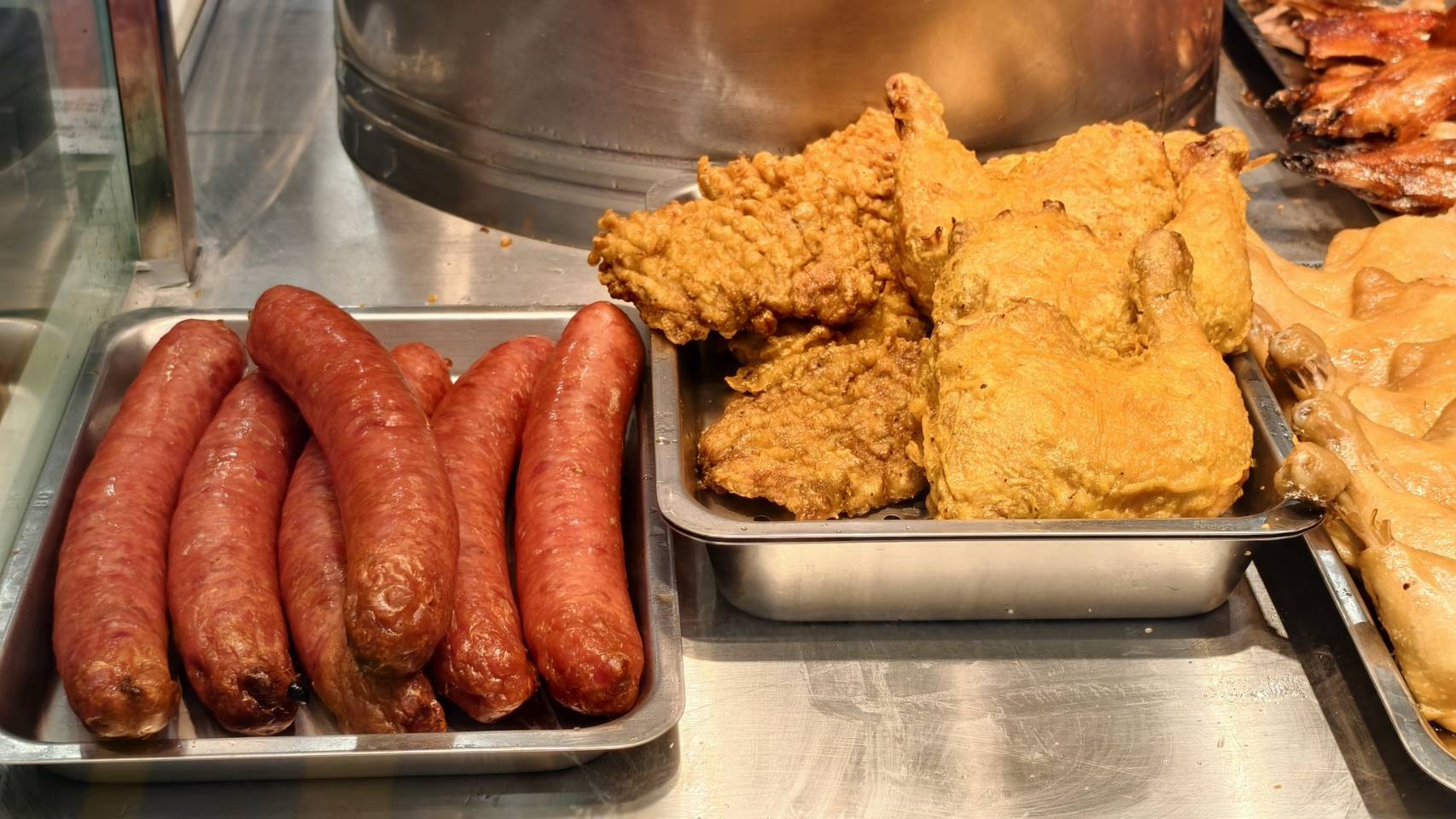 粵湘園便當位在高雄九如四路,建議先點三寶飯,三民區美食