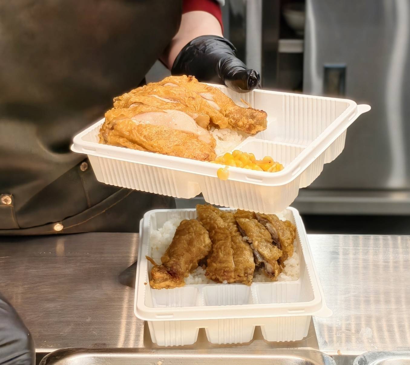 粵湘園便當位在高雄九如四路,建議先點三寶飯,三民區美食