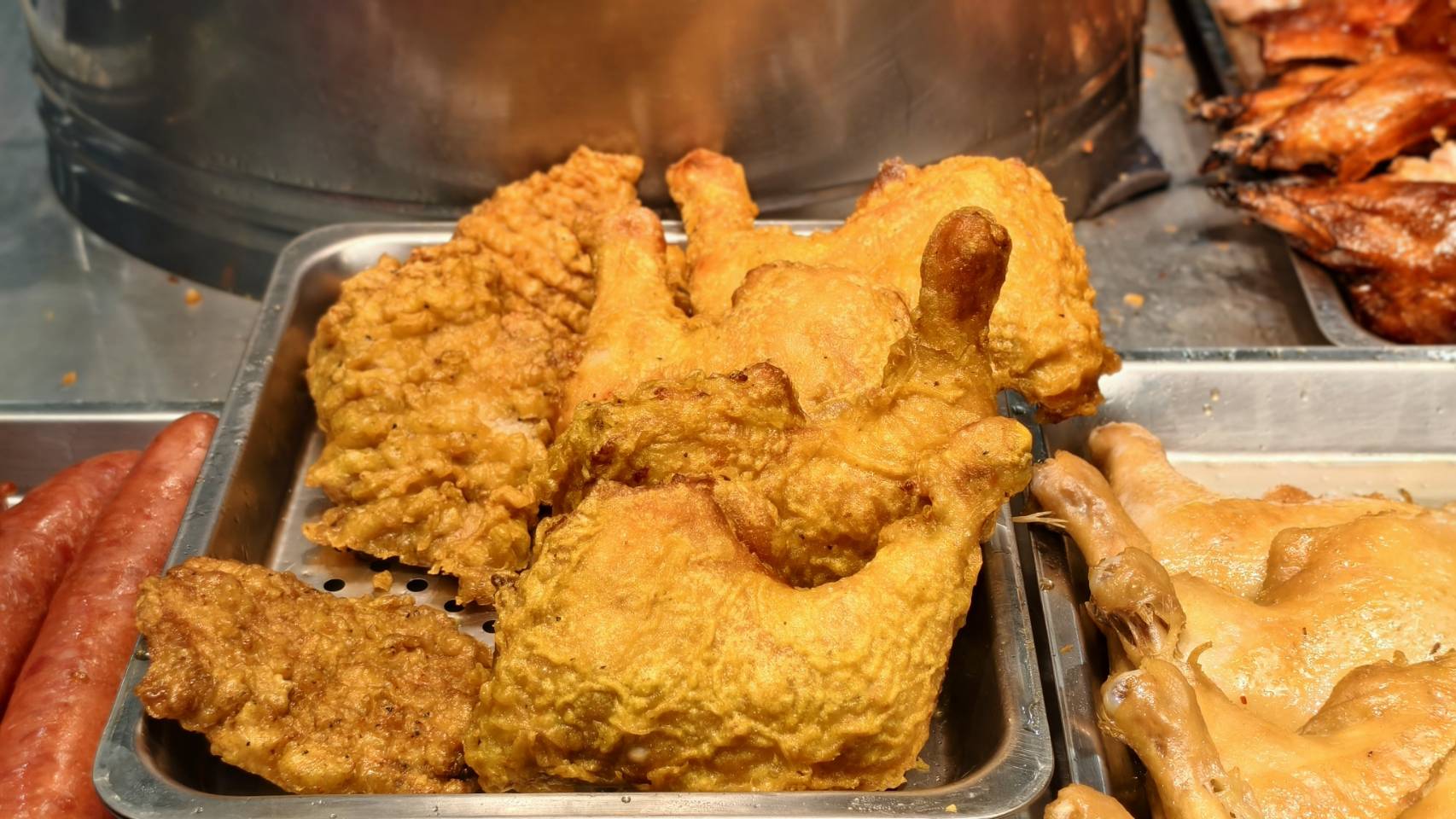 粵湘園便當位在高雄九如四路,建議先點三寶飯,三民區美食