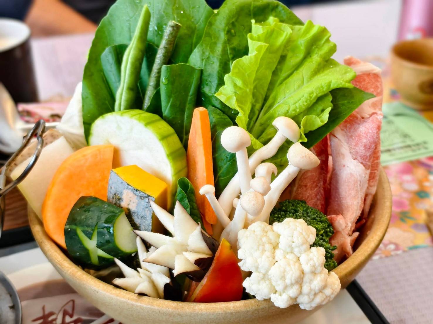 繫前緣,推薦菱角火鍋,是蓮池潭附近的聚餐聊天的好選擇,左營美食