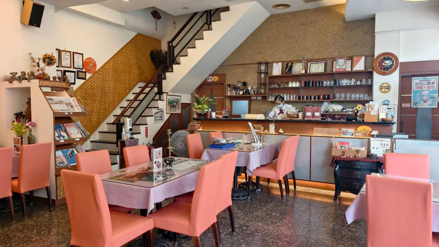 繫前緣,推薦菱角火鍋,是蓮池潭附近的聚餐聊天的好選擇,左營美食