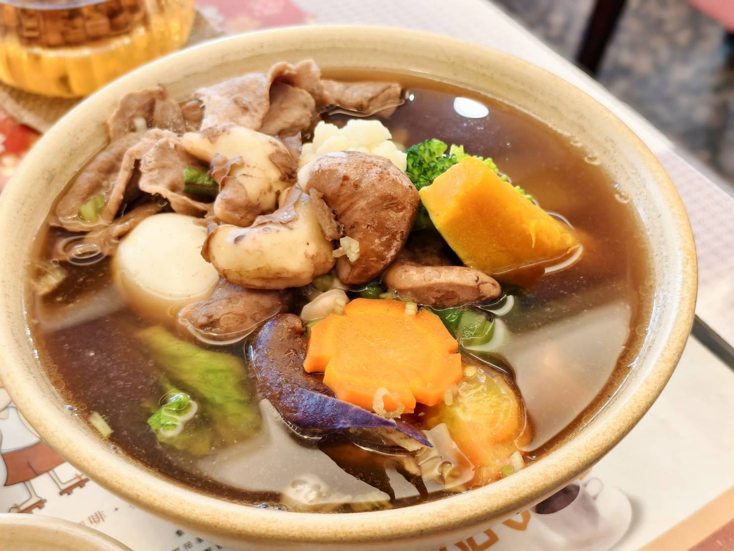 繫前緣,推薦菱角火鍋,是蓮池潭附近的聚餐聊天的好選擇,左營美食