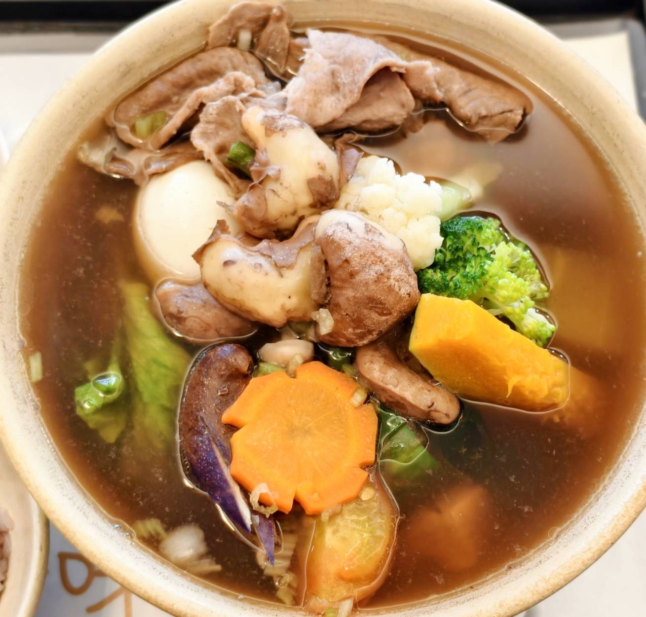 繫前緣,推薦菱角火鍋,是蓮池潭附近的聚餐聊天的好選擇,左營美食