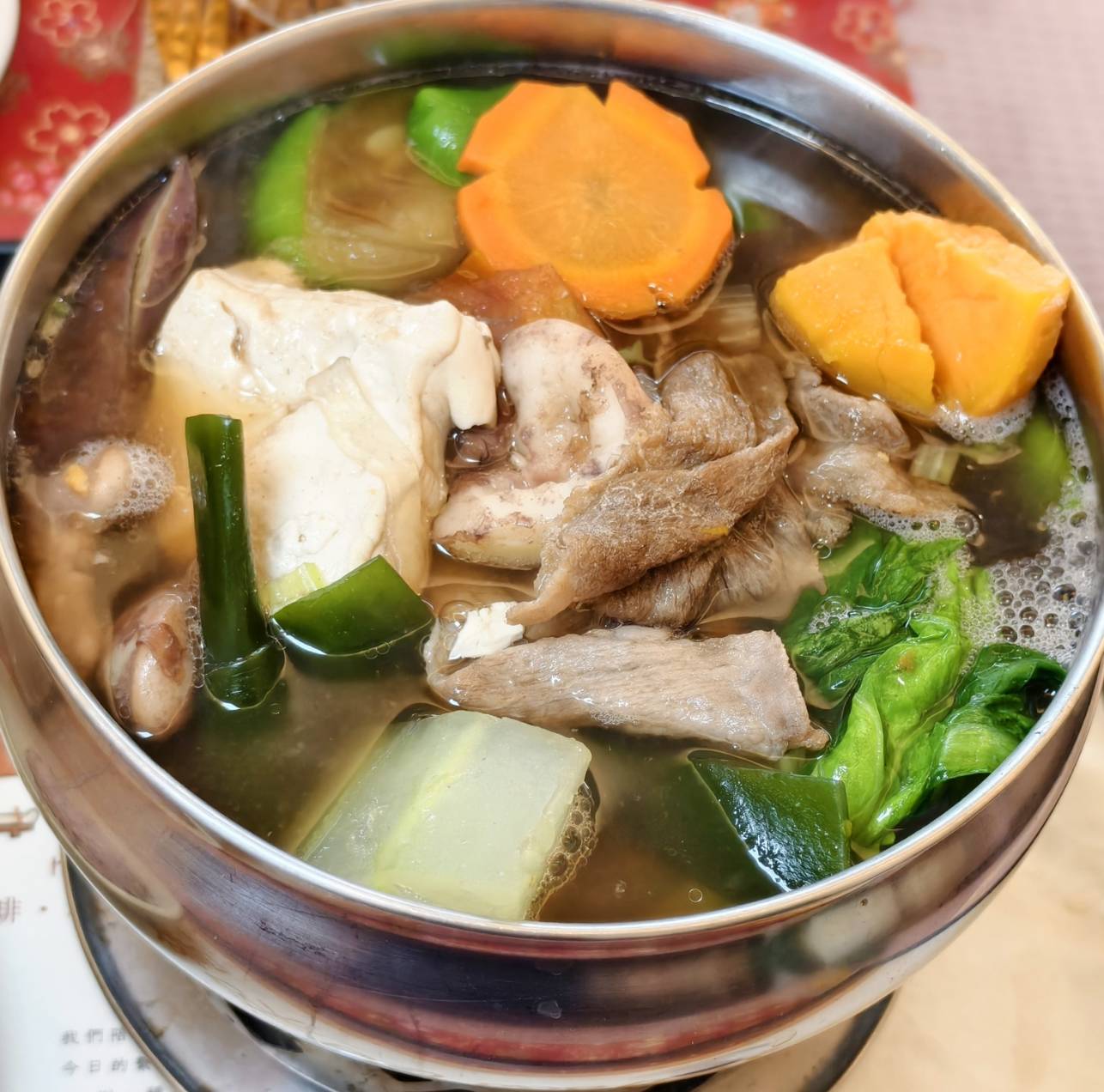 繫前緣,推薦菱角火鍋,是蓮池潭附近的聚餐聊天的好選擇,左營美食