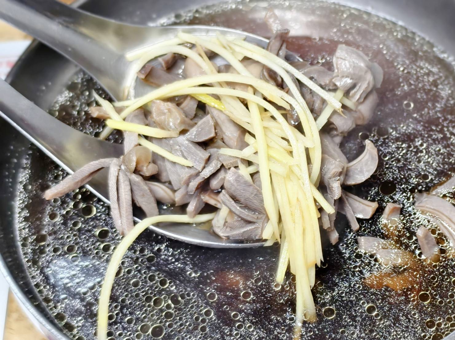 高雄燕巢區美食,推薦老二當歸鴨的鴨肉切盤與鳳腿庫飯的綜合便當 - 第6張圖 高雄燕巢區美食,推薦老二當歸鴨的鴨肉切盤與鳳腿庫飯的綜合便當