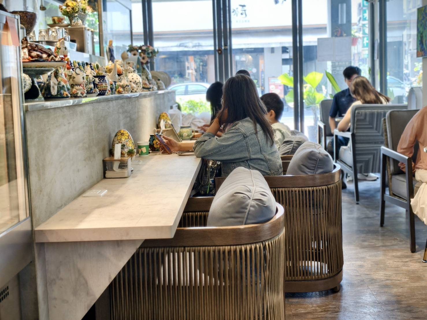 小跟班咖啡早午餐苓雅區的寵物友善店,還有巨型貴賓店狗 - 第6張圖 小跟班咖啡早午餐苓雅區的寵物友善店,還有巨型貴賓店狗