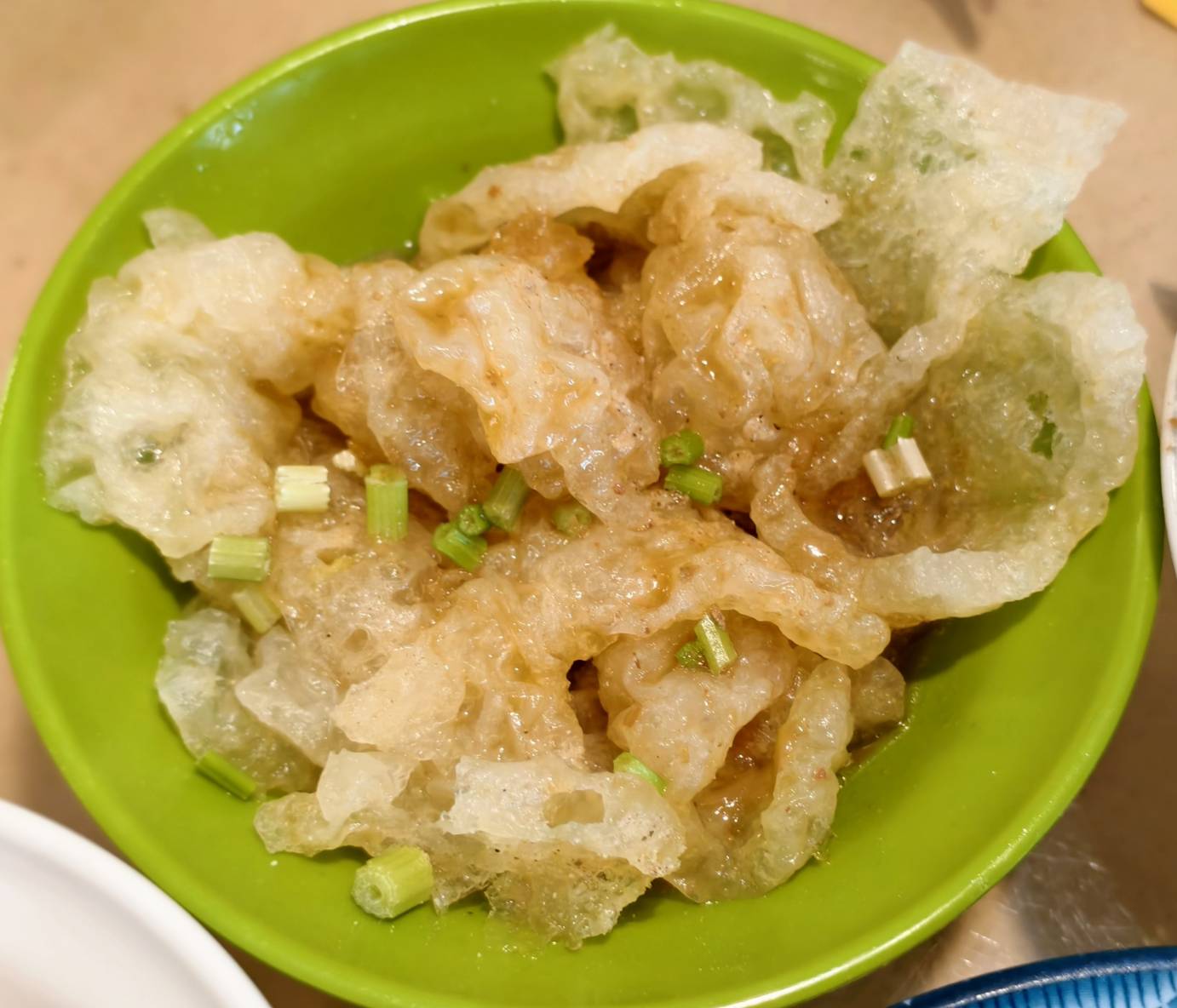 推薦北港美食老店阿豐麵線糊,油飯加蛋麵線糊,再來份滷蛋白與滷爆皮