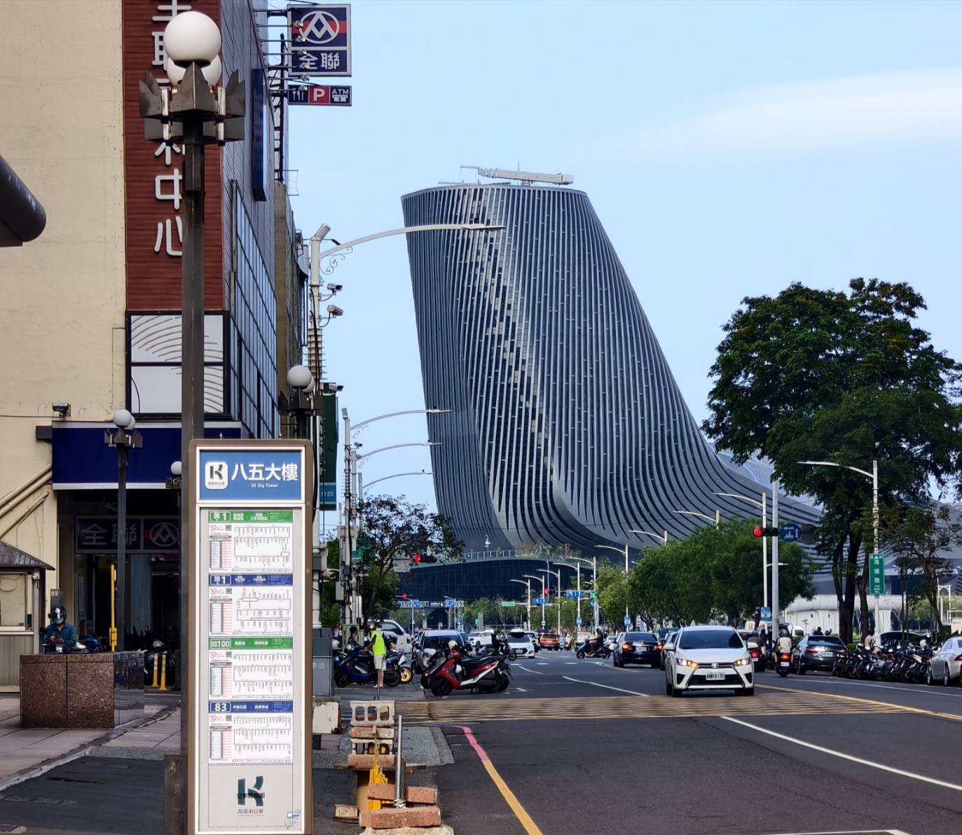每咖啡,自強三路上寵物友善咖啡店,除了義式可頌,還有磅蛋糕與鹹派沙拉