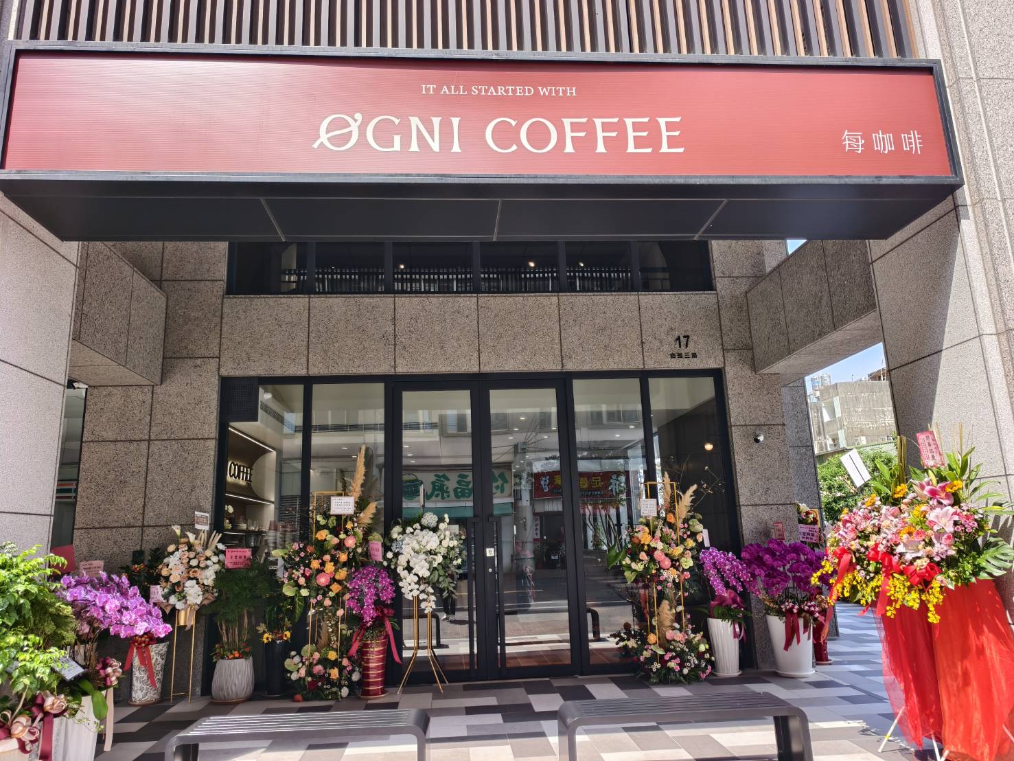 每咖啡,自強三路上寵物友善咖啡店,除了義式可頌,還有磅蛋糕與鹹派沙拉