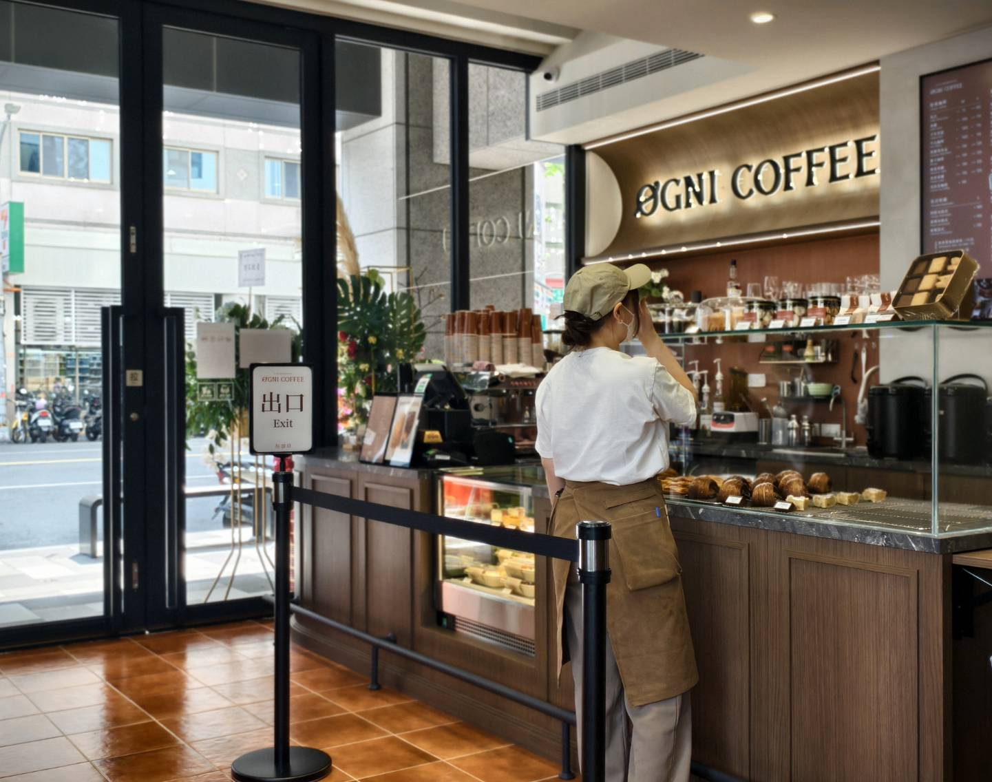 每咖啡,自強三路上寵物友善咖啡店,除了義式可頌,還有磅蛋糕與鹹派沙拉