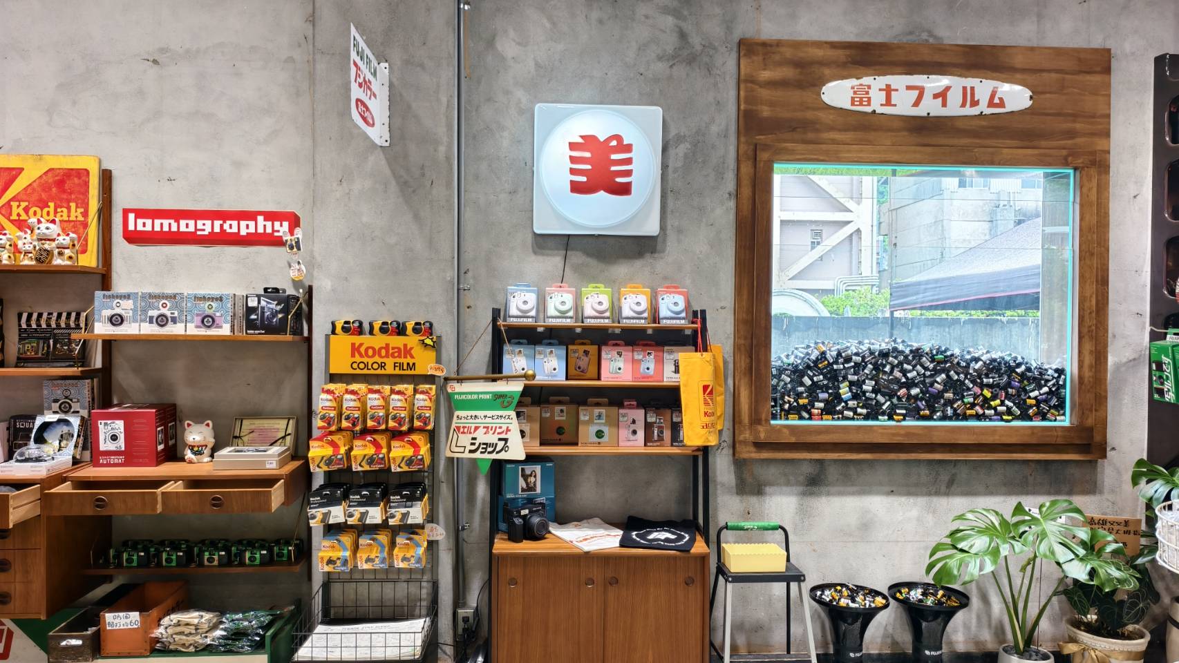 又又美FotoShop哈瑪星門市在高雄臨海二路,選物與呆坐聊天好選擇